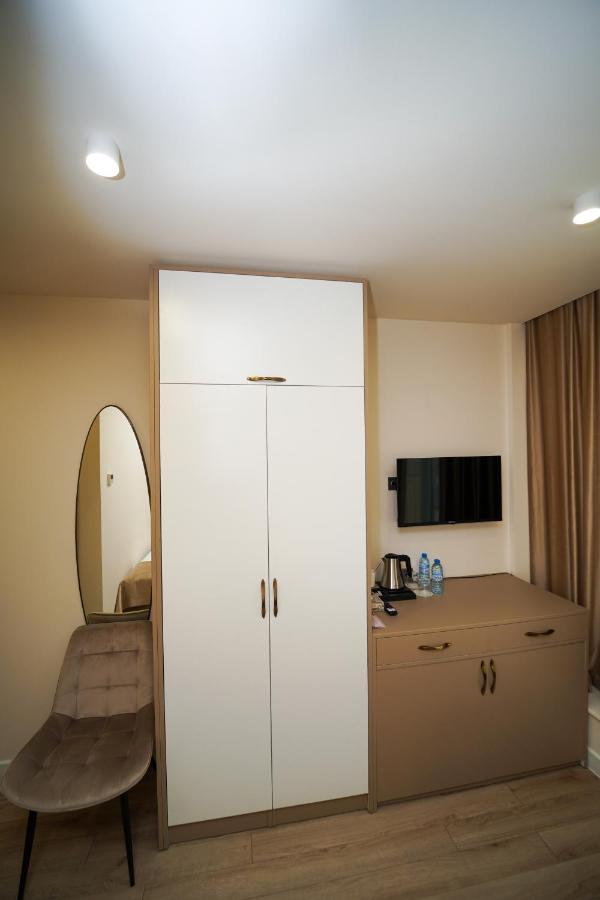 B&M Hotel Yerevan Exterior photo